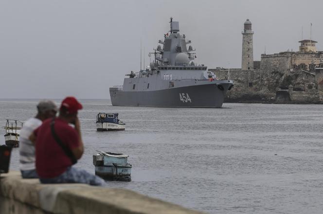 Fregata Admirał Gorszkow i okręt podwodny Kazań