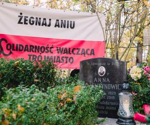 Transparent nad grobem Anny Walentynowicz