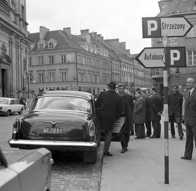 Warszawa kiedyś i dziś. Zobacz, ile się zmieniło przez 40 lat! [ARCHIWALNE ZDJĘCIA]