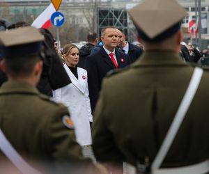 Kaczyńska z rodziną i Nawrockimi uczciła pamięć ojca