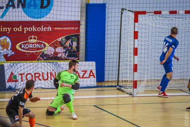 FC Toruń - P.A. Nova Gliwice 2:4 - zdjęcia z Uniwersyteckiego Centrum Sportu
