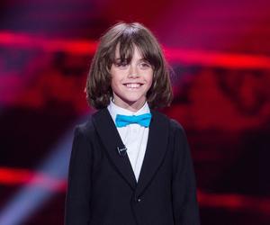 Grześ Stachera po trzech latach znowu w The Voice Kids. Tym razem kibicuje siostrze