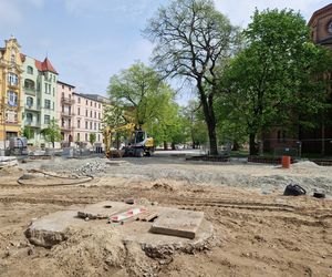 Tak teraz wygląda plac Wolności w Bydgoszczy. Powrót kwiaciarek ponownie opóźniony