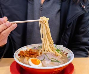 Ramen z polskimi składnikami to idealne połączenie tradycji i nowoczesności. Spróbuj tej wersji już dziś