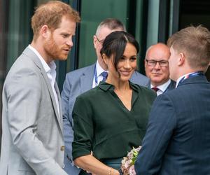 Meghan Markle zostawiła dzieci, by pilnować męża? Harry przyłapany z piękną modelką