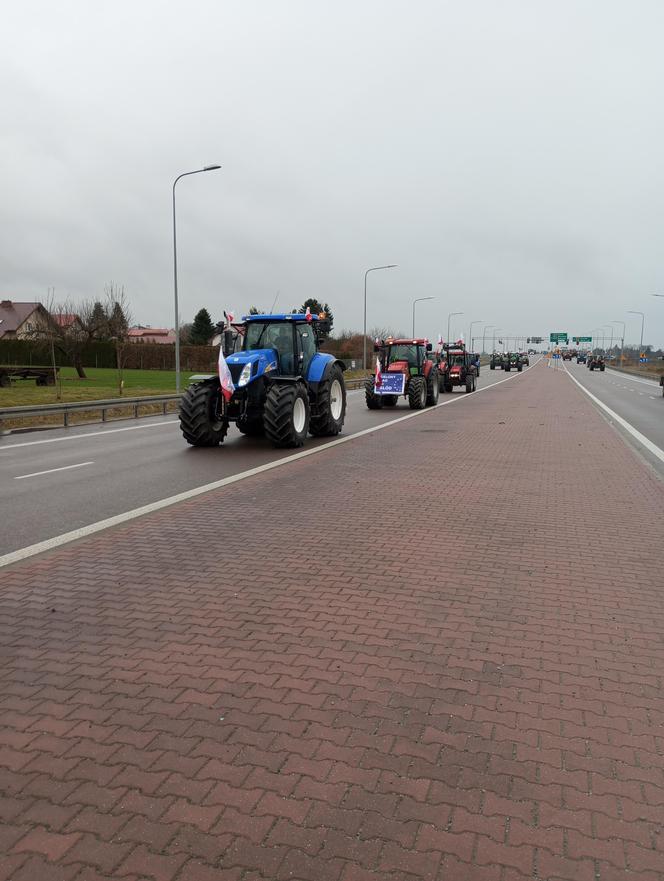 Trwa protest rolników w woj. lubelskim. Blokady są w wielu miejscach w regionie [DUŻO ZDJĘĆ]