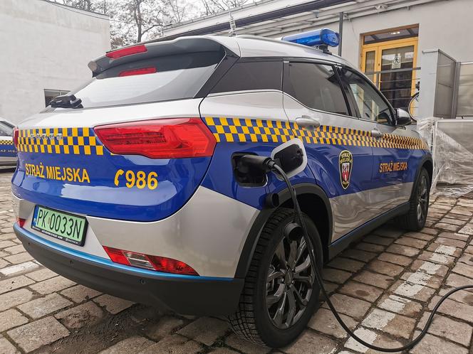 Kalisz: Strażnicy Miejscy mają nowy samochód elektryczny