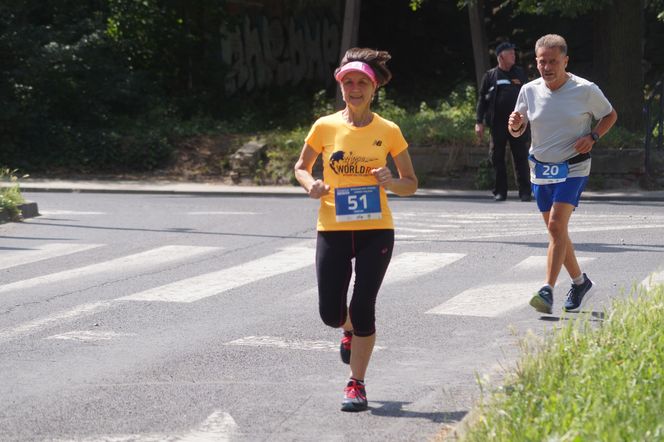 Seniorzy w Bydgoszczy pokazali moc! Blisko setka na starcie pierwszego Biegu Seniora