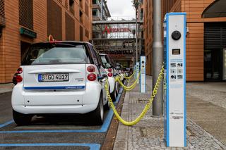 Rząd: Do 2025 roku milion elektrycznych aut w Polsce