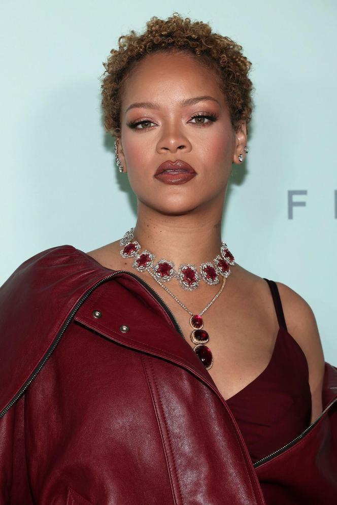 Rihanna pokazała nową fryzurę