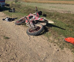 Tragedia na drodze. Wjechał w krowę motocyklem. Zwierzę nie żyje, lądował śmigłoiwec LPR