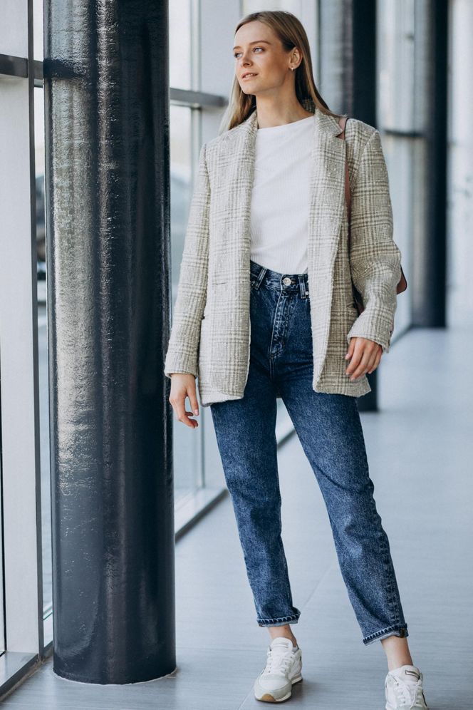 Między latem a jesienią. Idealne stylizacje na przejściową porę