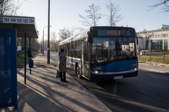 Specjalne autobusy dla medyków w Krakowie