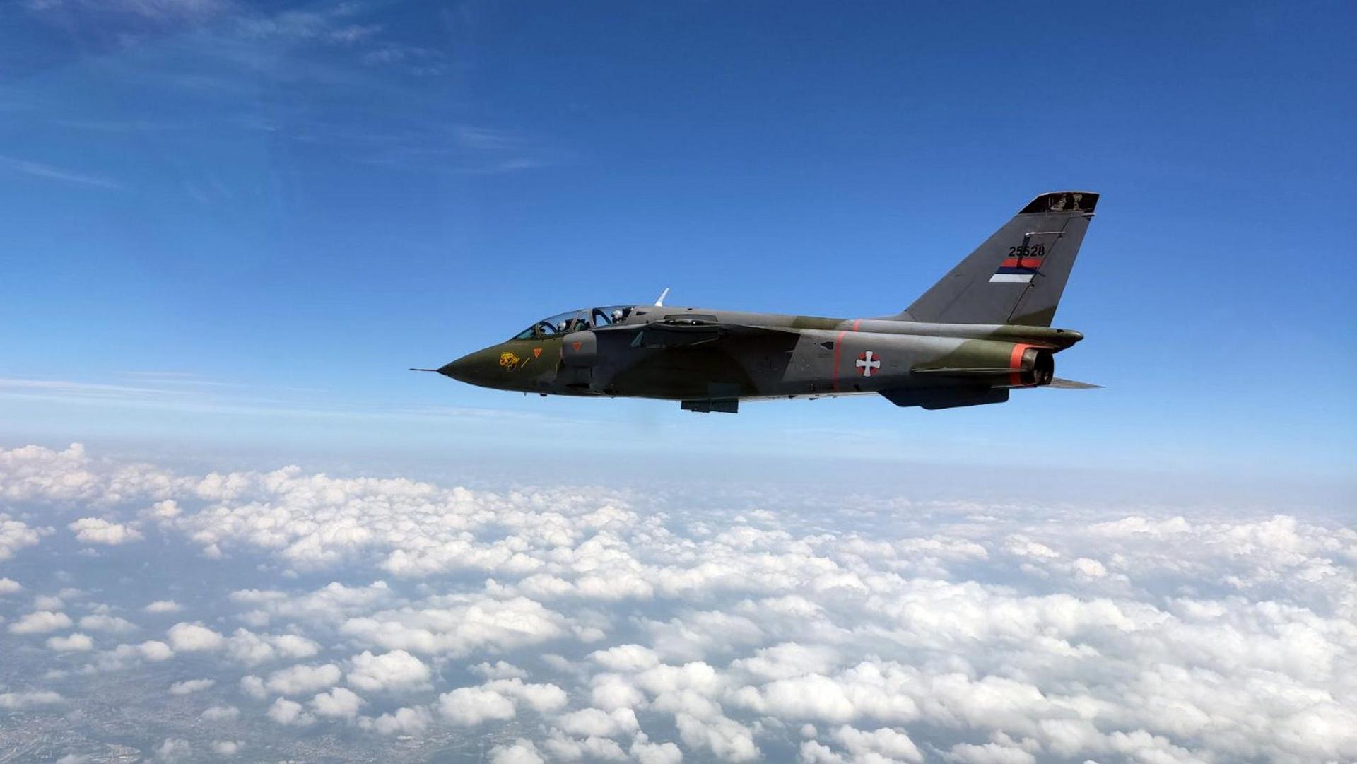Serbskie samoloty i francuskie Rafale 