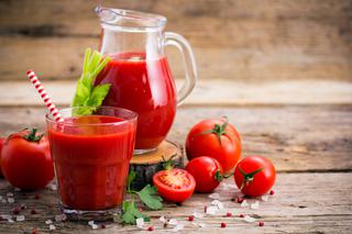 Bezalkoholowy drink z soku pomidorowego