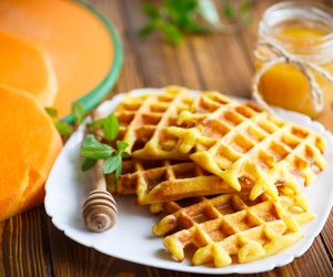 Gofry dyniowe będą hitem. Prosty przepis na chrupiącą przekąskę z puree dyniowego