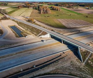 18 grudnia GDDKiA oddała  do ruchu ostatni z trzech odcinków autostrady A2 Mińsk Mazowiecki – Siedlce, pomiędzy węzłami Groszki i Siedlce Zachód