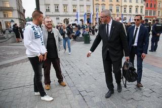 Grzegorz Braun spotkał się z krakowianami na Rynku Głównym. Poseł Konfederacji nie próżnował w stolicy Małopolski