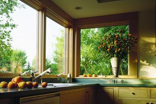 Okna w domu dopasowane do funkcji wnętrza. Dobierz okno w kuchni, łazience, sypialni i salonie