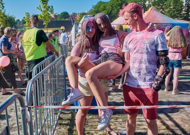 Lublin: Festiwal Kolorów 2018. Kolory Holi wystrzeliły w powietrze!