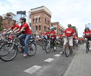 Biało-czerwonym peletonem rowerzyści uczcili Powstanie Warszawskie 