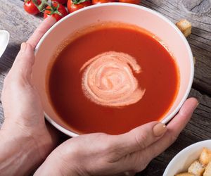 Lubisz pomidorówkę? To masz szczęście. Z tym składnikiem jest eliksirem młodości