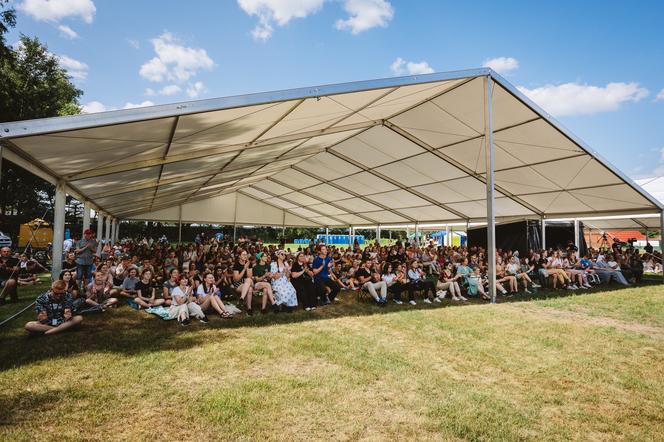 Festiwal Życia w Kokotku trwa. To chrześcijański Woodstock ZDJĘCIA 