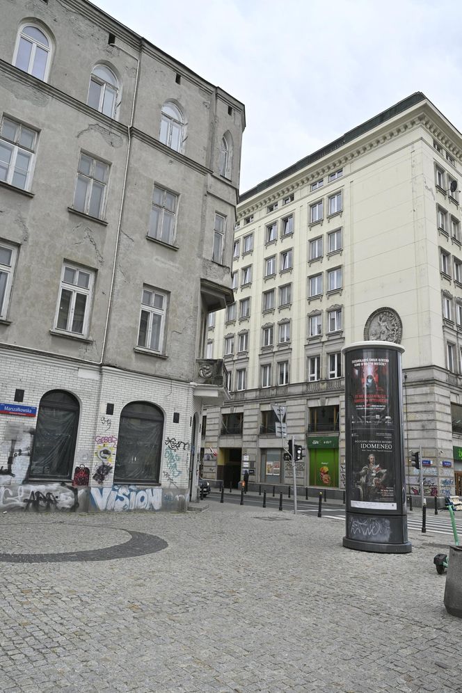 „To co robi miasto, to skandal”. Warszawa sprzedaje zabytkową kamienicę w centrum za grube miliony