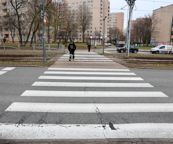Pieszy wchodzący na przejście. Sąd wyjaśnił, co to dokładnie oznacza