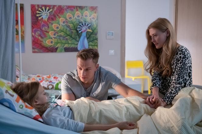 Na Wspólnej odc. 3020. Elżbieta (Paulina Chapko), Igor (Kuba Wesołowski), Julka (Maja Oświecińska