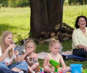 M jak miłość odc. 1828. bliźniaczki Emilka, Zuzia (Julia, Marcelina Kempka), Lenka (Olga Cybińska), Marysia (Małgorzata Pieńkowska)