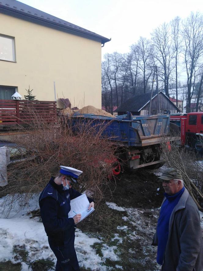 Ciężarówka wjechała w nasz dom, zniszczyła dwa samochody