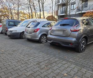 Przebite opony na osiedlu Krzyki-Partynice we Wrocławiu