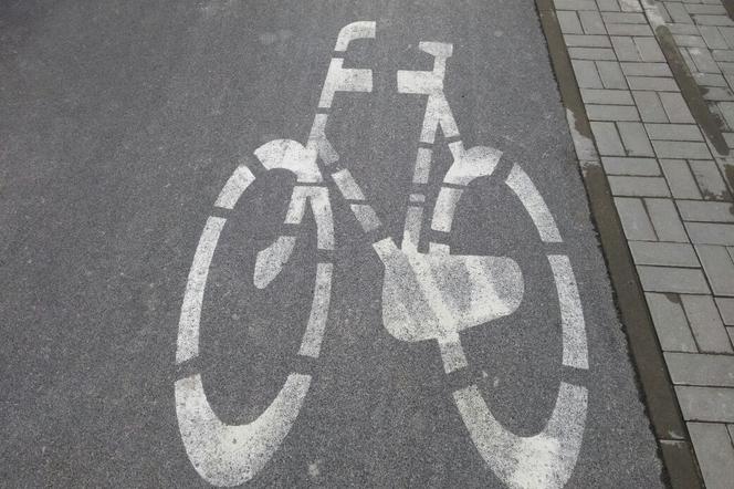 Na przejściu pieszo-rowerowym pozostało namalowanie oznakowania poziomego