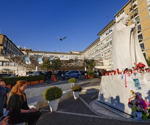 Watykan. Źródła: w leczeniu papieża potrzeba czasu i cierpliwości