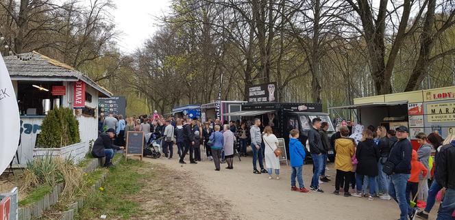 Festiwal Smaków Food Trucków w Olsztynie. Tłumy mieszkańców nad Ukielem [ZDJĘCIA]