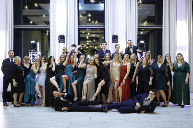 Studniówka na 34. piętrze. Bal maturalny IV LO w Gdańsku [ZDJĘCIA]