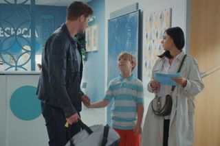 M jak miłość odc. 1838. Marcin (Mikołaj Roznerski), Iza (Adriana Kalska), Szymek (Staś Szczypiński)