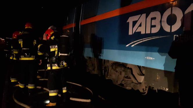 Nocny pożar lokomotywy w powiecie bydgoskim [ZDJĘCIA]