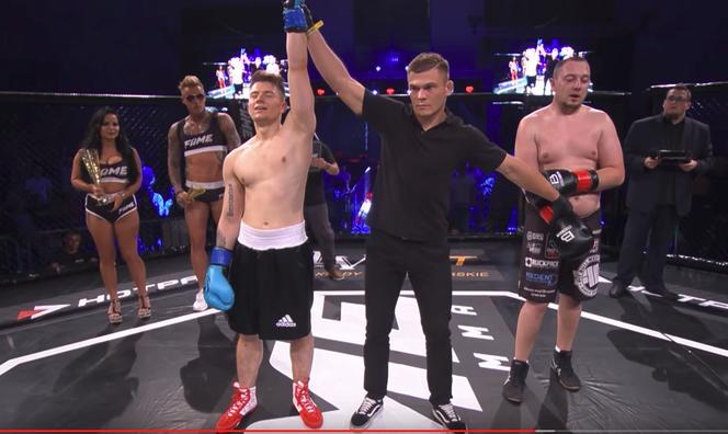 Stifler jako ring girl na FAME MMA 1