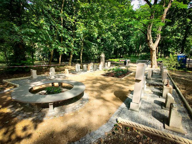 Lapidarium w parku Chopina