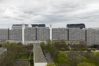 Titanic w centrum Wrocławia. Szesnastopiętrowy galeriowiec przy Powstańców Śląskich to jeden z największych molochów we Wrocławiu