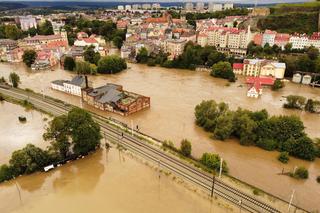Powódź 2024 w Kłodzku. Miasto tonie, ogrom tragedii widać na zdjęciach z lotu ptaka
