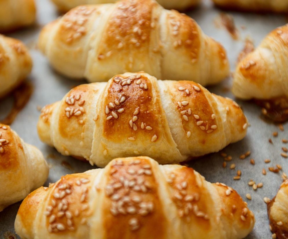 Ekspresowe rogaliki o smaku pizzy. Wytrawna przekąska na każdą okazję