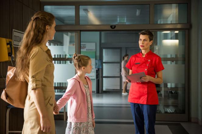 Diagnoza 3 sezon odc. 8. Bogna Mróz (Danuta Stenka), Kasia (Antonina Litwiniak), Sylwia Makusz (Matylda Podfilipska) 