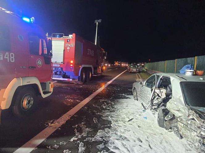 Pożar samochodu na S3 pod Skwierzyną. Na drugm pasie doszło do zderzenia