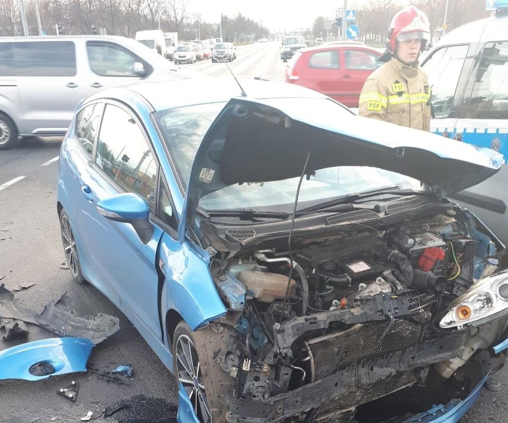 Wypadek na skrzyżowaniu w Lesznie. Jeden z kilku w regionie 