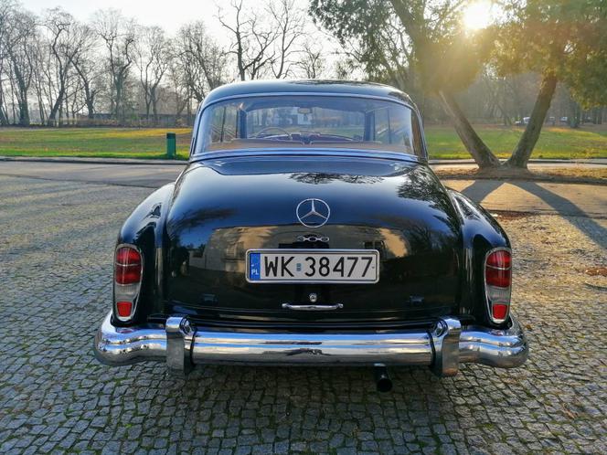 Rządowy Mercedes-Benz 300d Adenauer na sprzedaż