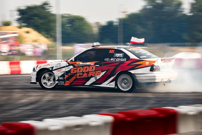 Szybkie samochody, drogowe akrobacje oraz piękne kobiety. Tak było na Tuning Show Expo w Krakowie