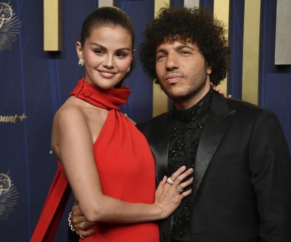 Selena Gomez i Benny Blanco wzięli ślub! Para wyglądała zachwycająco